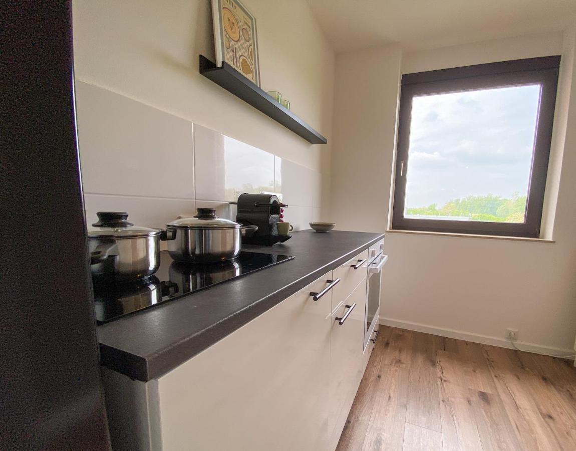 Schoene Wohnung Mit Rheinblick/Duesseldorf/Neuss/Messe Extérieur photo